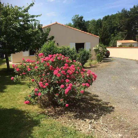 Dom wakacyjny Maison Et Piscine Breuillet (Charente-Maritime)